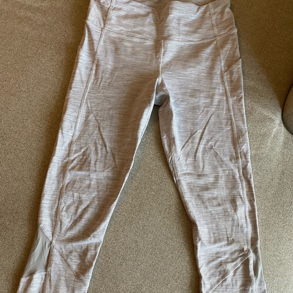 Lululemon Pace Rival crop 22” with mesh